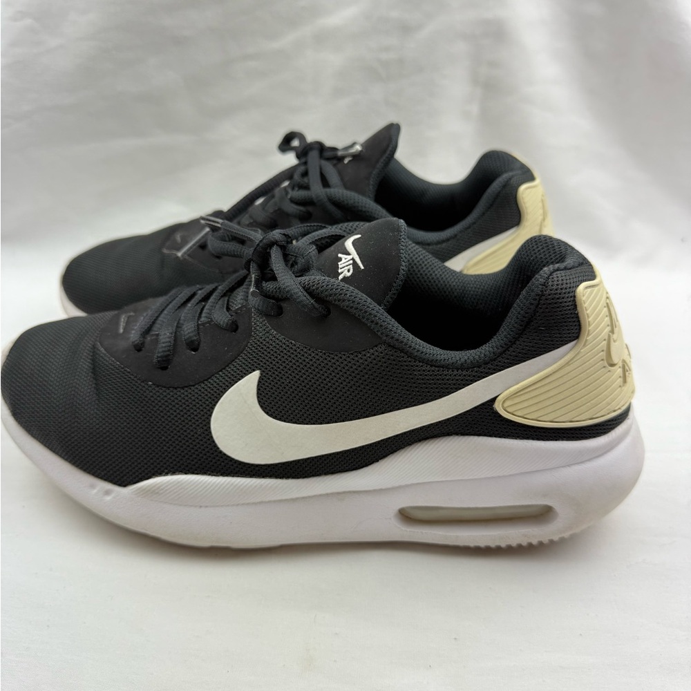 Nike Air Max Oketo in the‎ Black and White men’s athletic size 8